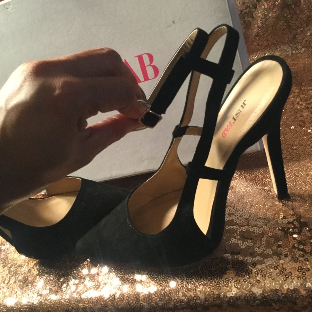 “Isabelle” Pumps - Picture 2 of 5